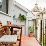 Apartment In The Center Of Granada, Nearby Alhambra