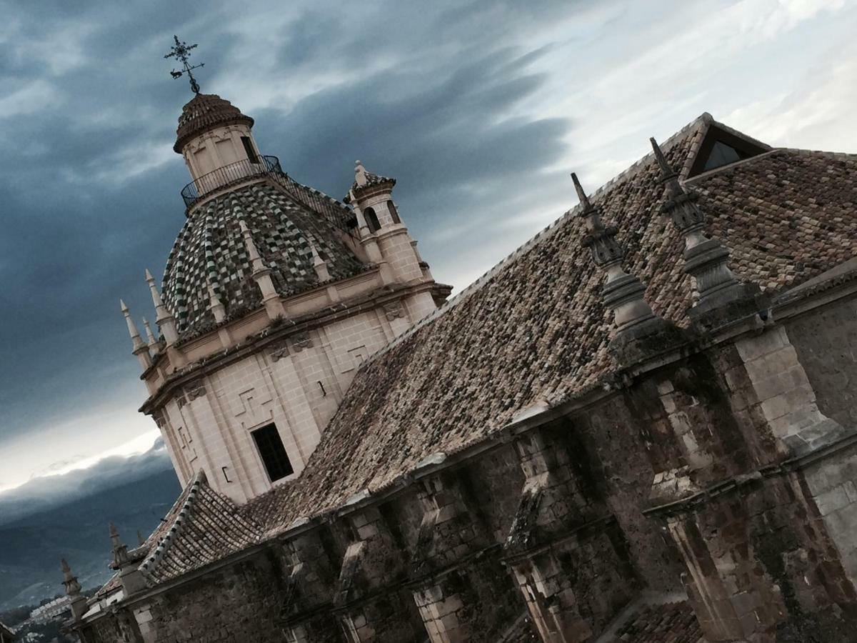 In The Center Of Granada, Nearby Alhambra *